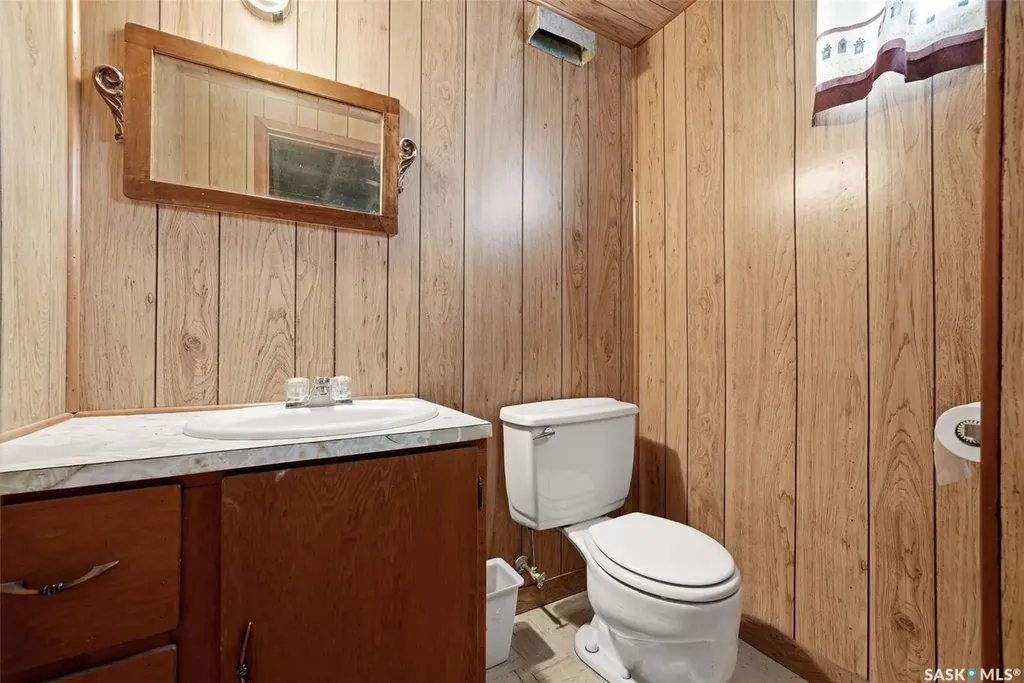 204 1st Avenue Vibank SK S0G 4Y0