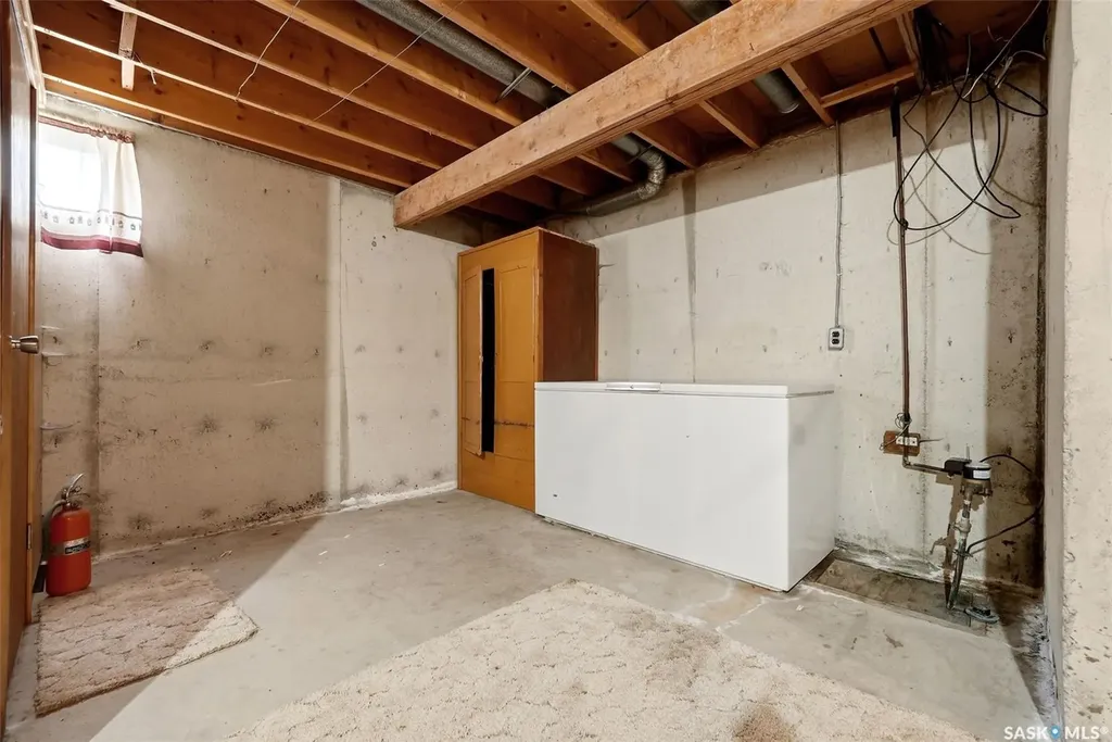 204 1st Avenue Vibank SK S0G 4Y0