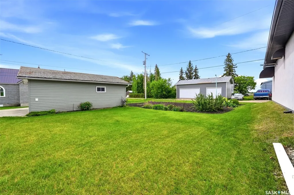 204 1st Avenue Vibank SK S0G 4Y0