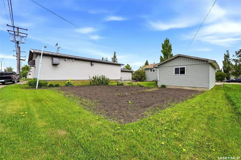 204 1st Avenue Vibank SK S0G 4Y0