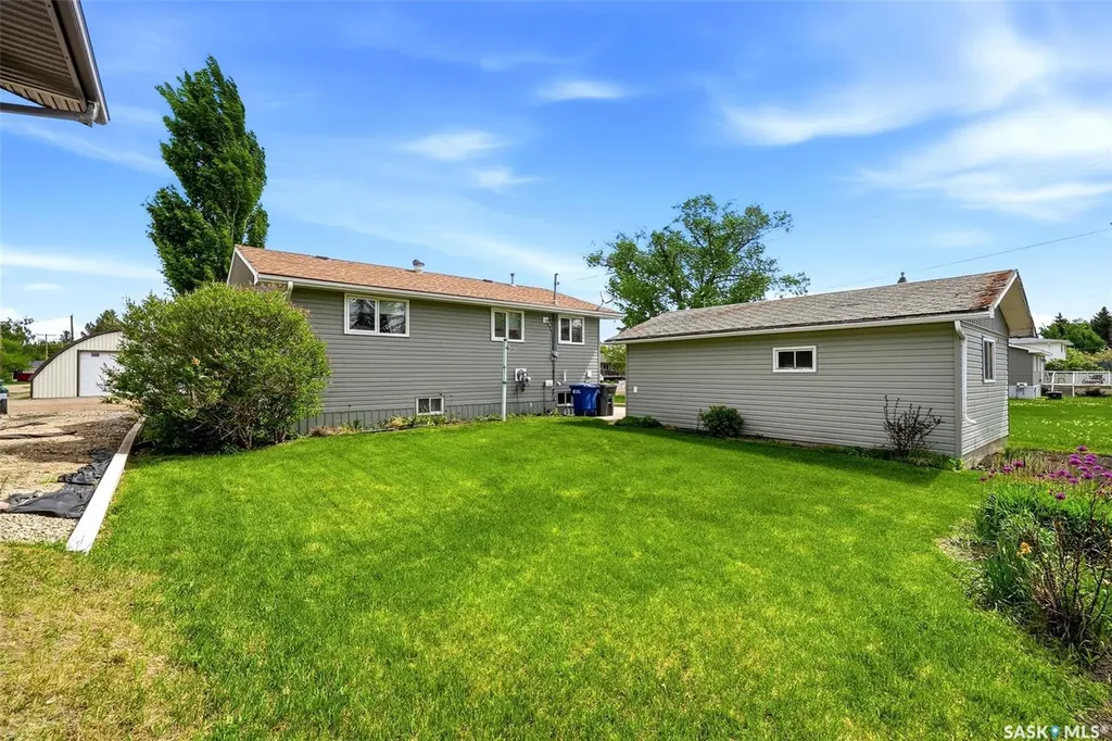 204 1st Avenue Vibank SK S0G 4Y0