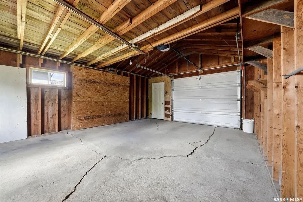 204 1st Avenue Vibank SK S0G 4Y0