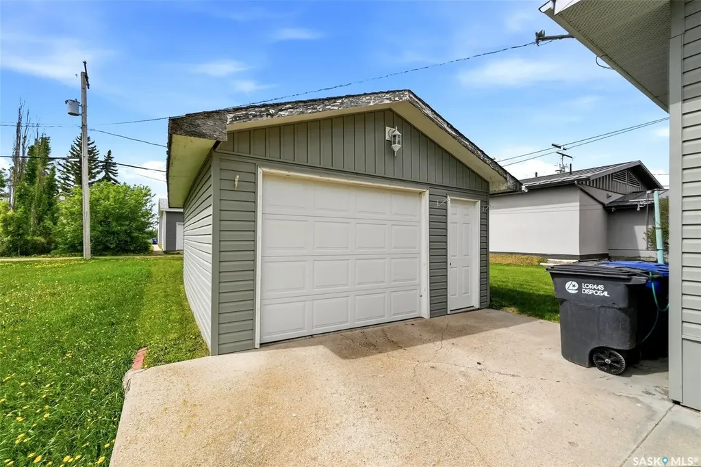 204 1st Avenue Vibank SK S0G 4Y0