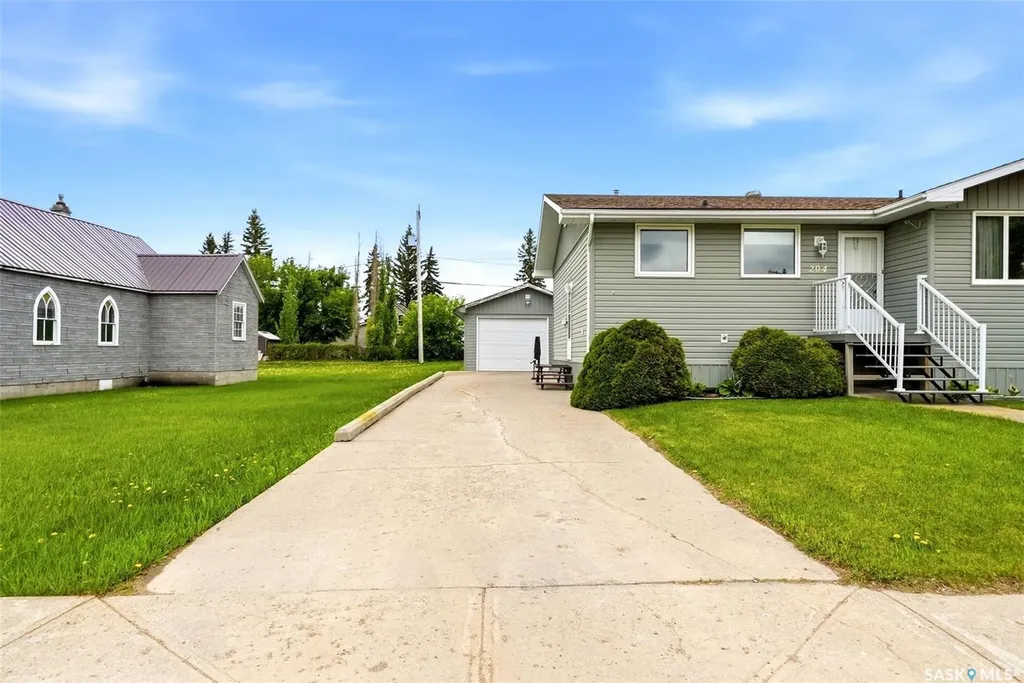 204 1st Avenue Vibank SK S0G 4Y0