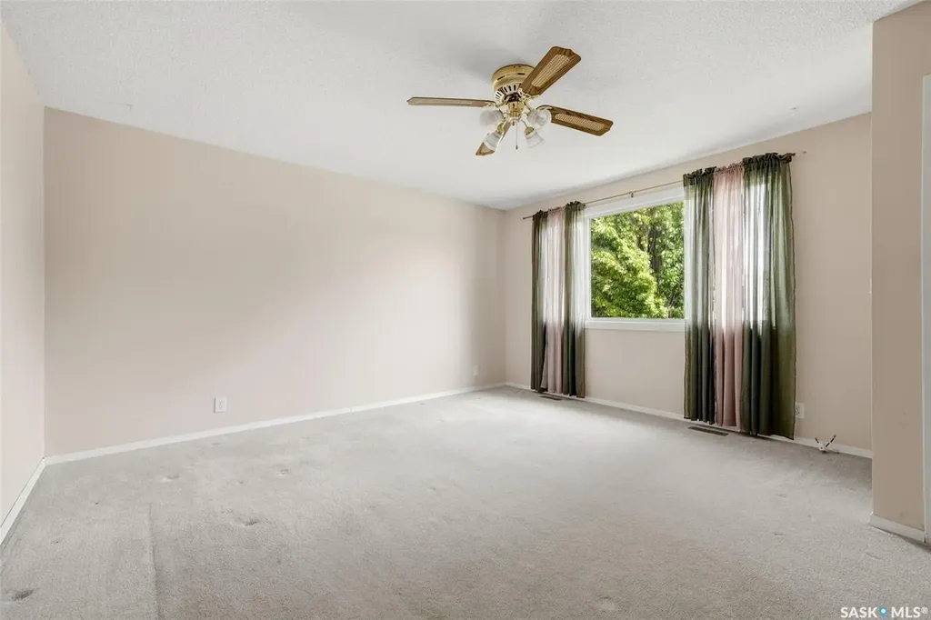 204 1st Avenue Vibank SK S0G 4Y0