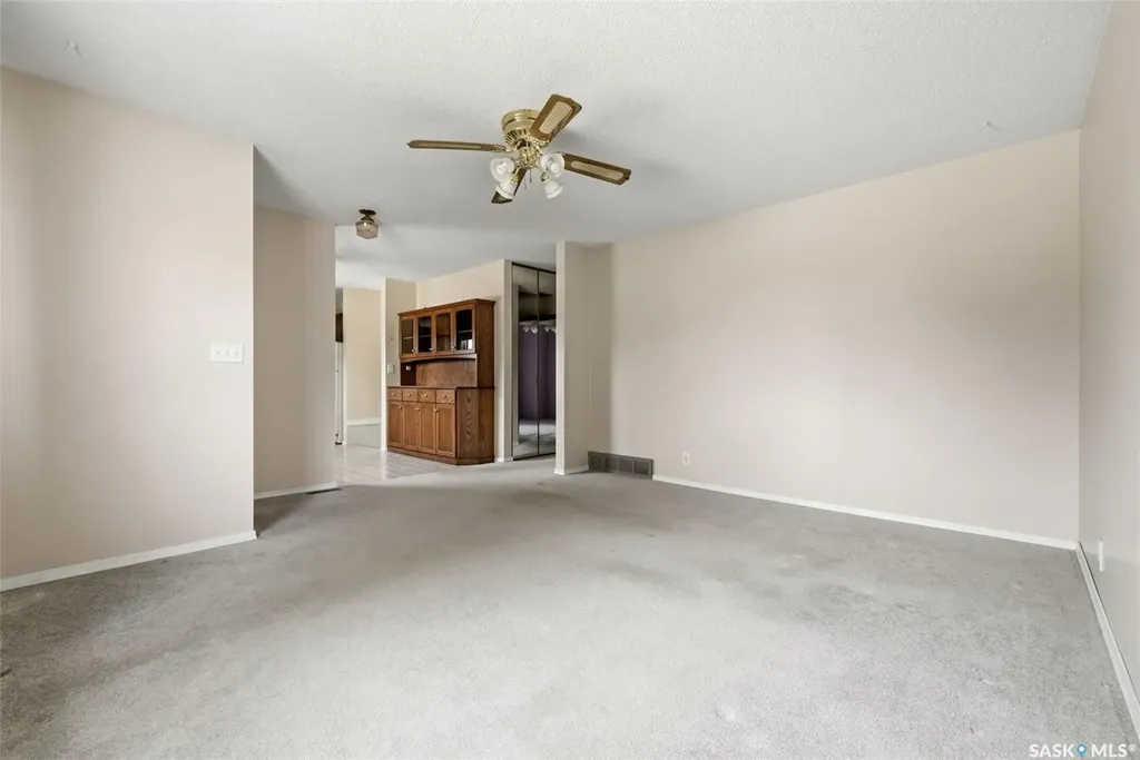 204 1st Avenue Vibank SK S0G 4Y0