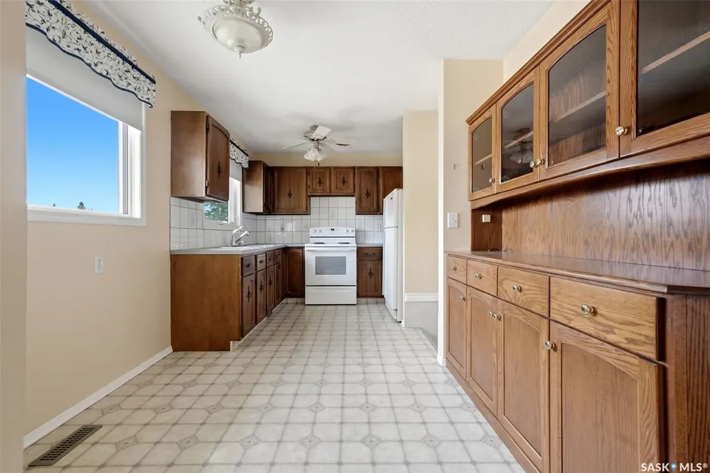 204 1st Avenue Vibank SK S0G 4Y0
