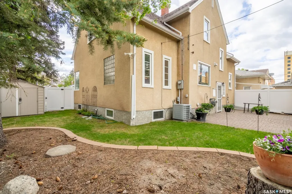 2075 Quebec Street Regina SK S4P 1K1
