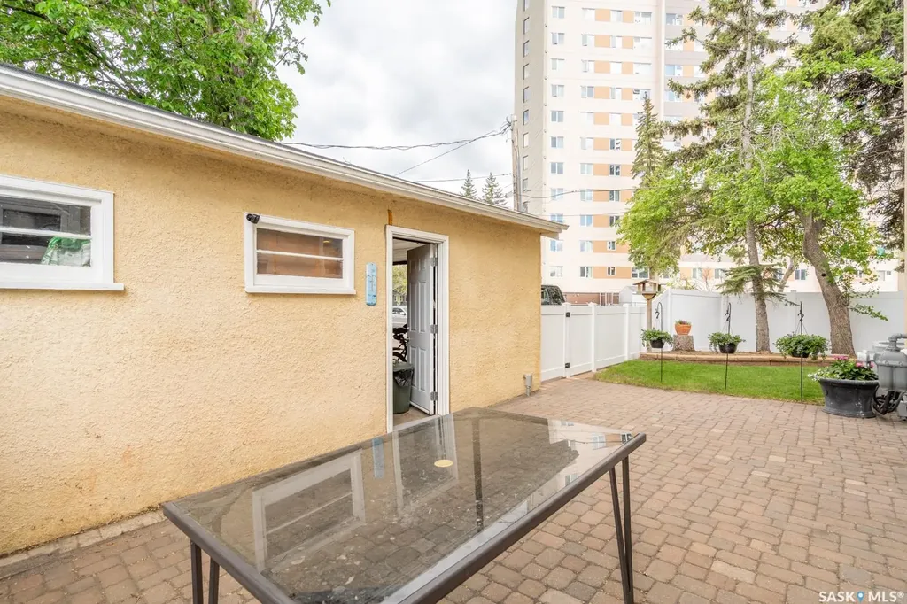 2075 Quebec Street Regina SK S4P 1K1