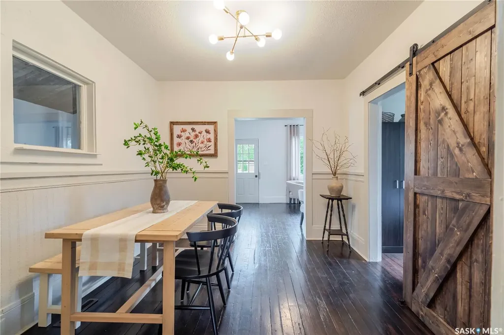 1102 Iroquois Street W Moose Jaw SK S6H 5B9