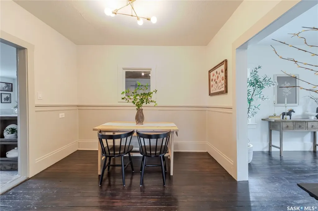 1102 Iroquois Street W Moose Jaw SK S6H 5B9