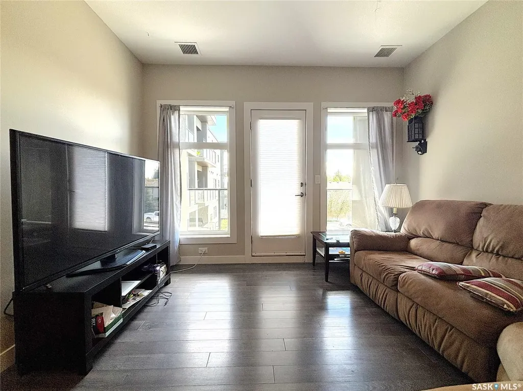 216-502 Perehudoff Crescent Saskatoon SK S7N 4H6