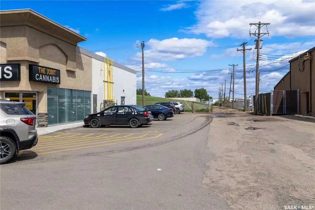 622 Circle Drive E Saskatoon SK S7K 0T9
