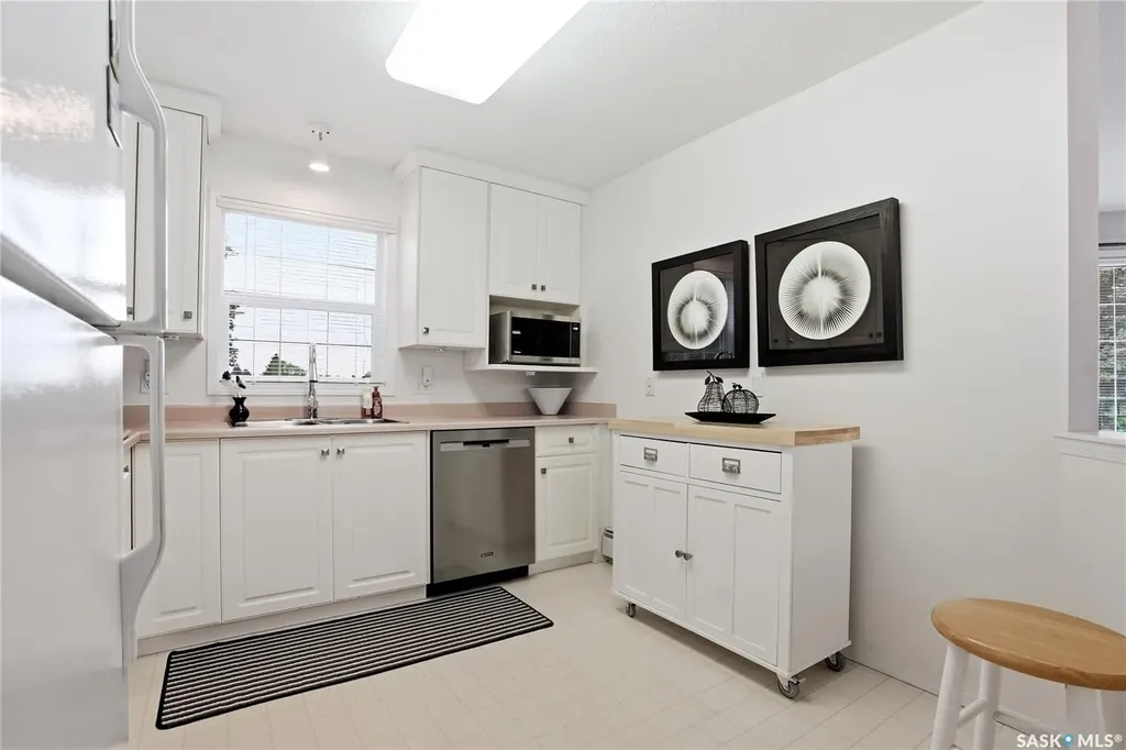 1735 Mckercher Drive Saskatoon SK S7H 5N6