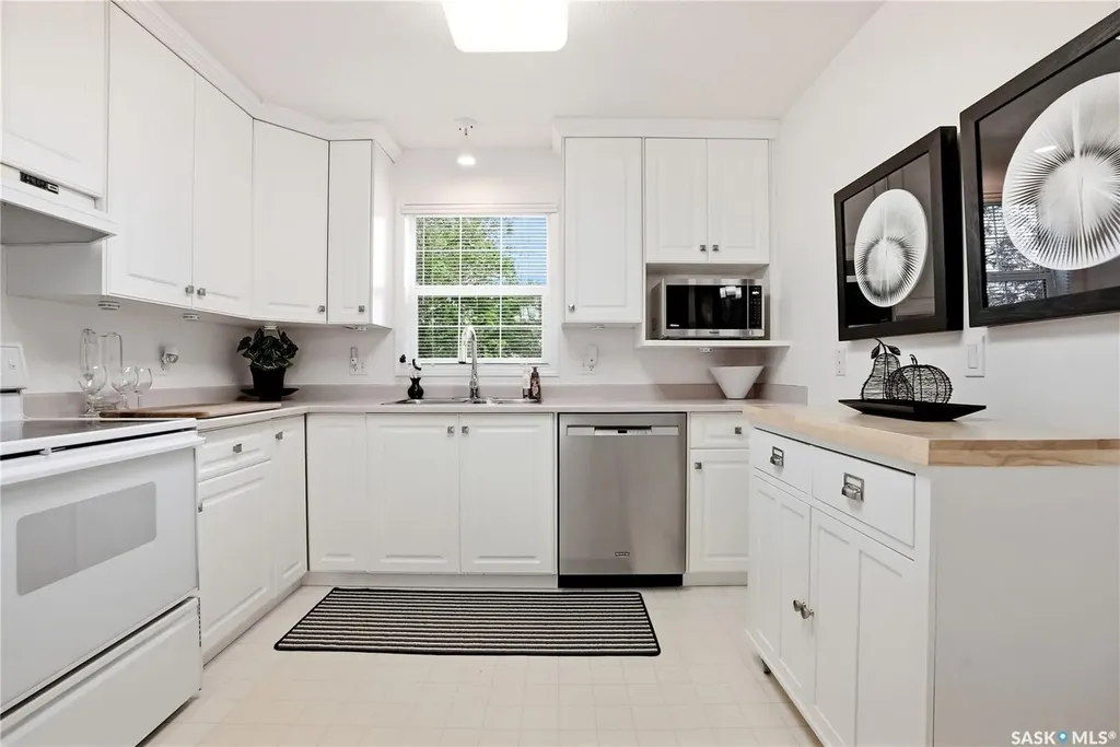 1735 Mckercher Drive Saskatoon SK S7H 5N6