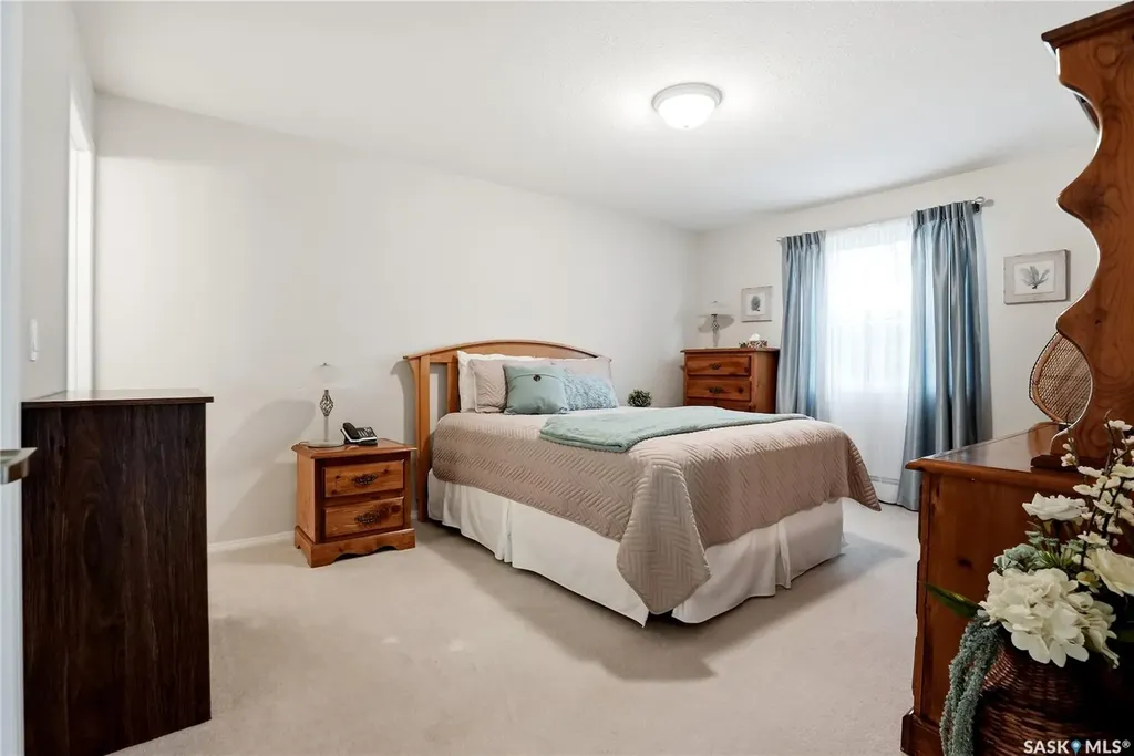 1735 Mckercher Drive Saskatoon SK S7H 5N6