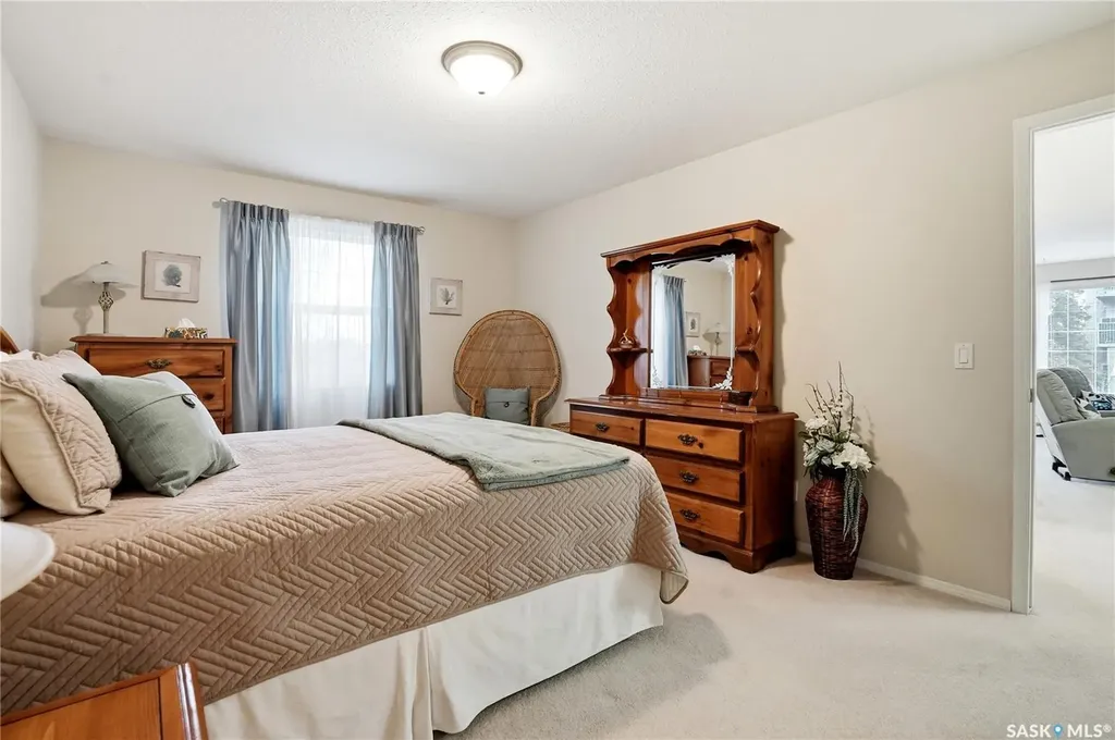 1735 Mckercher Drive Saskatoon SK S7H 5N6