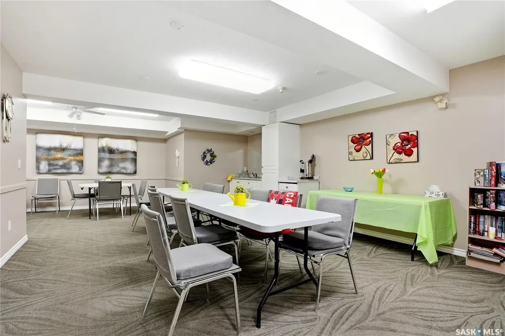 1735 Mckercher Drive Saskatoon SK S7H 5N6