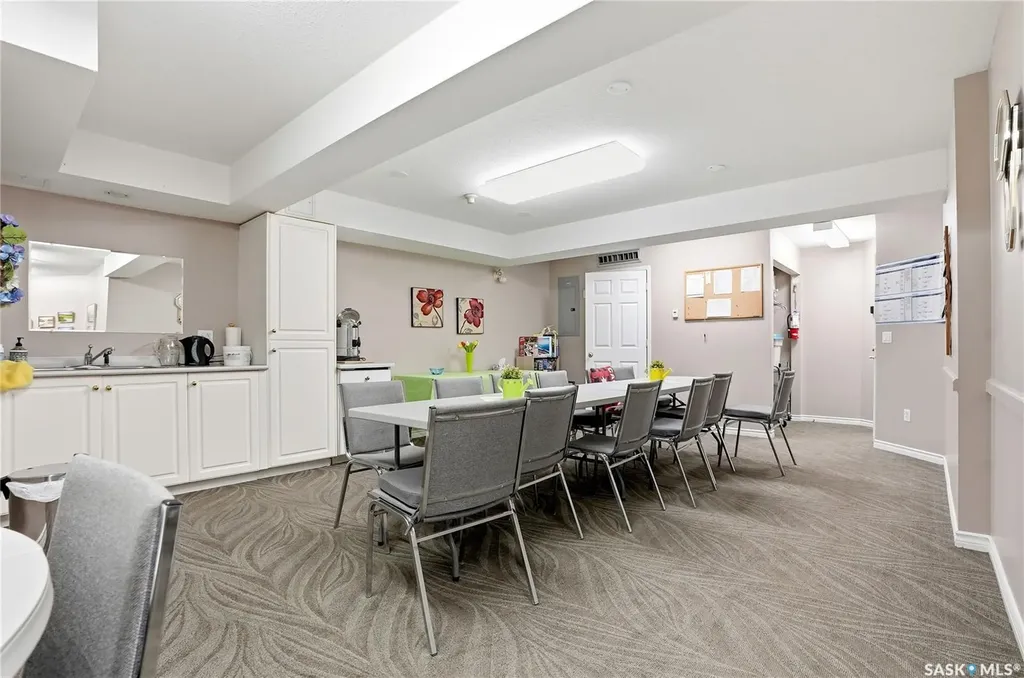 1735 Mckercher Drive Saskatoon SK S7H 5N6