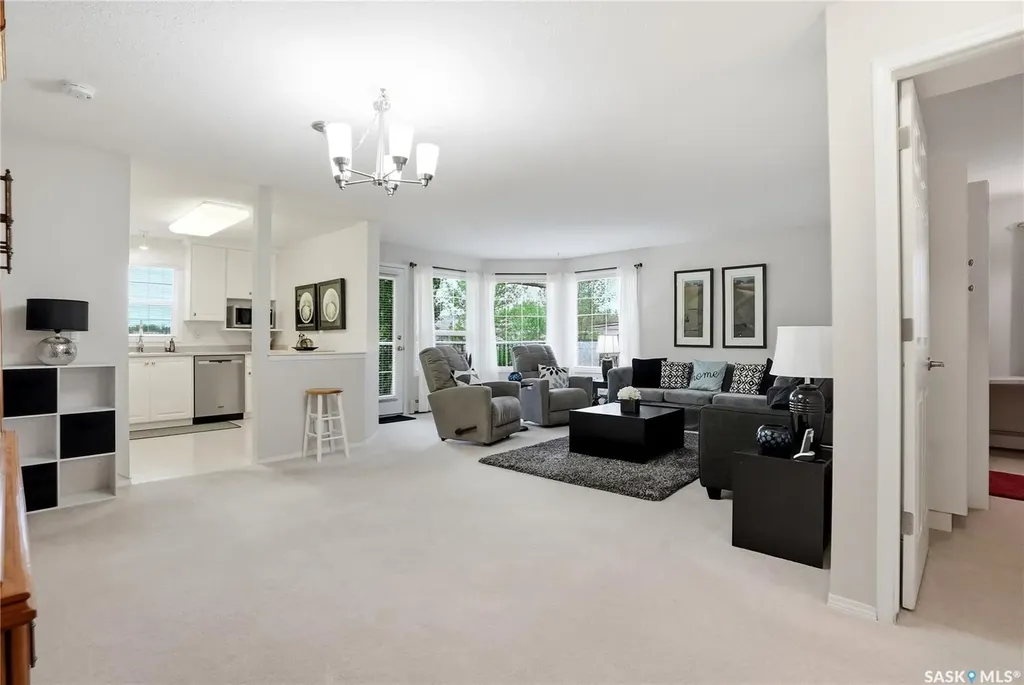 1735 Mckercher Drive Saskatoon SK S7H 5N6