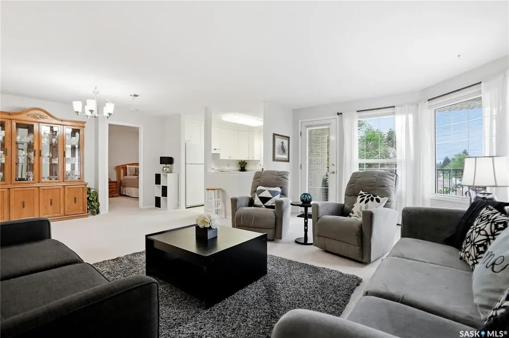 1735 Mckercher Drive Saskatoon SK S7H 5N6