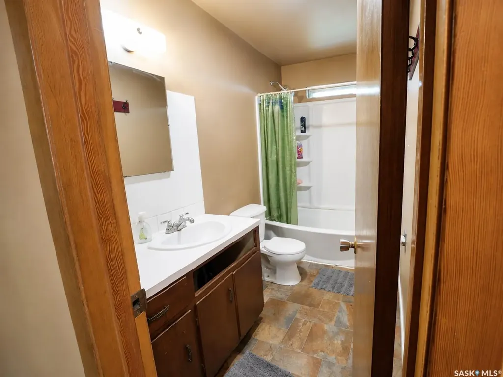 1420 Grosvenor Street Regina SK S4N 1R3