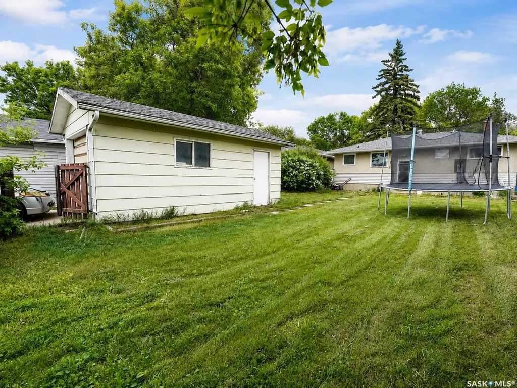 1420 Grosvenor Street Regina SK S4N 1R3