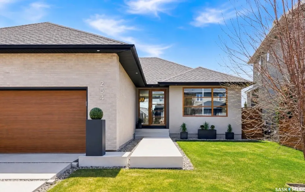 254 Whalley Crescent Saskatoon SK S7T 0P1