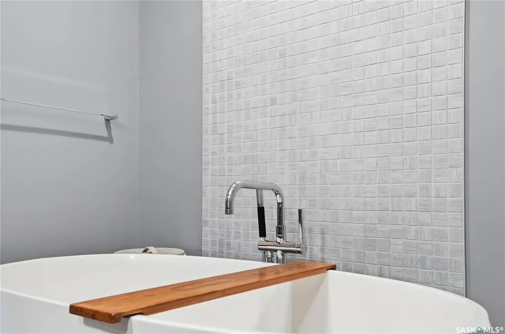 254 Whalley Crescent Saskatoon SK S7T 0P1