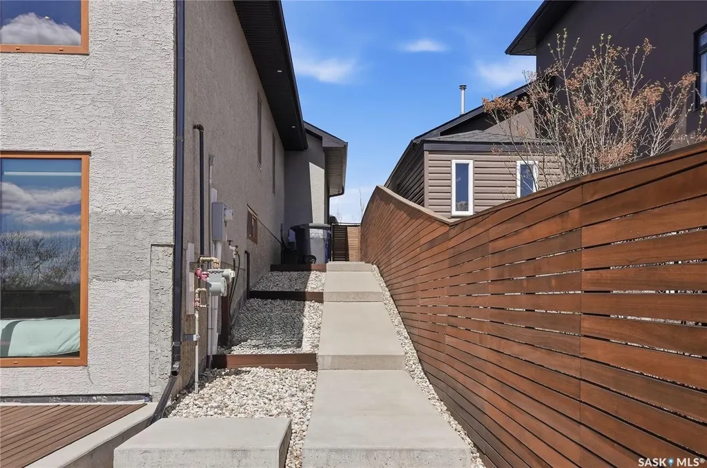 254 Whalley Crescent Saskatoon SK S7T 0P1