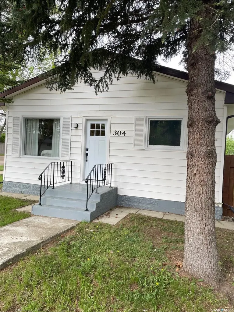 304 Brownlee Street Herbert SK S0H 2A0