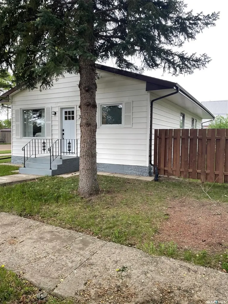 304 Brownlee Street Herbert SK S0H 2A0