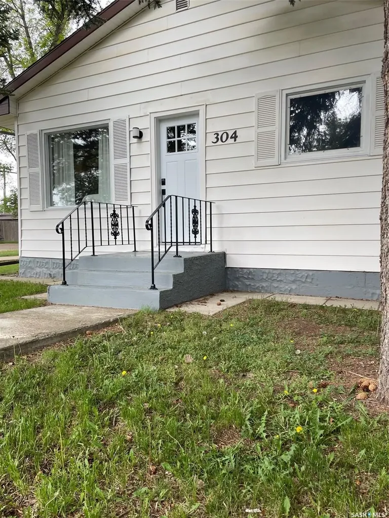 304 Brownlee Street Herbert SK S0H 2A0