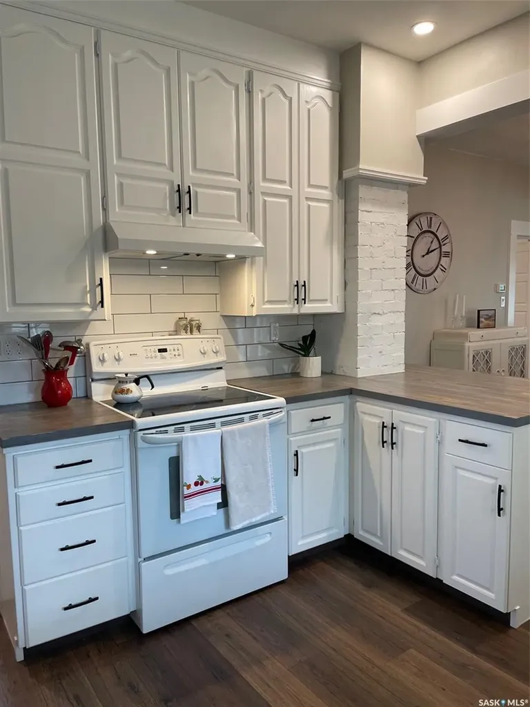 304 Brownlee Street Herbert SK S0H 2A0