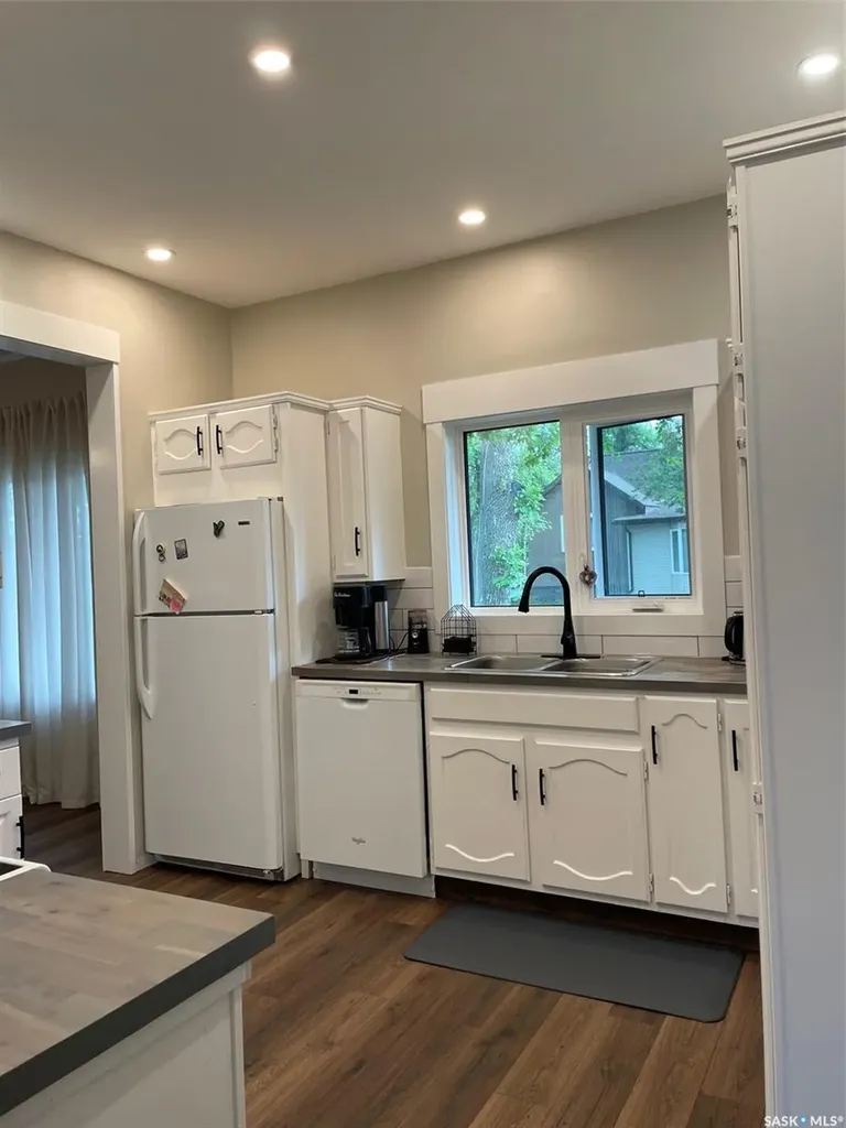 304 Brownlee Street Herbert SK S0H 2A0