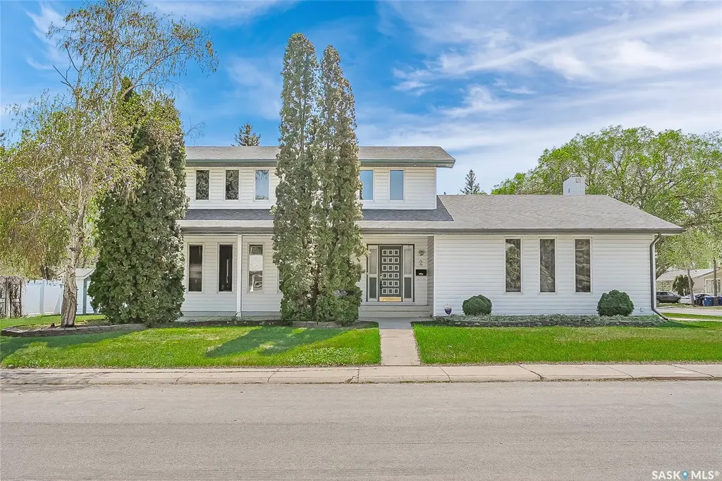 2 Cambridge Crescent Saskatoon SK S7H 3P8