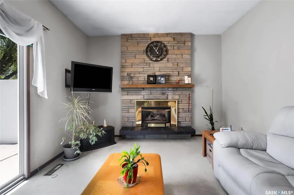 2 Cambridge Crescent Saskatoon SK S7H 3P8