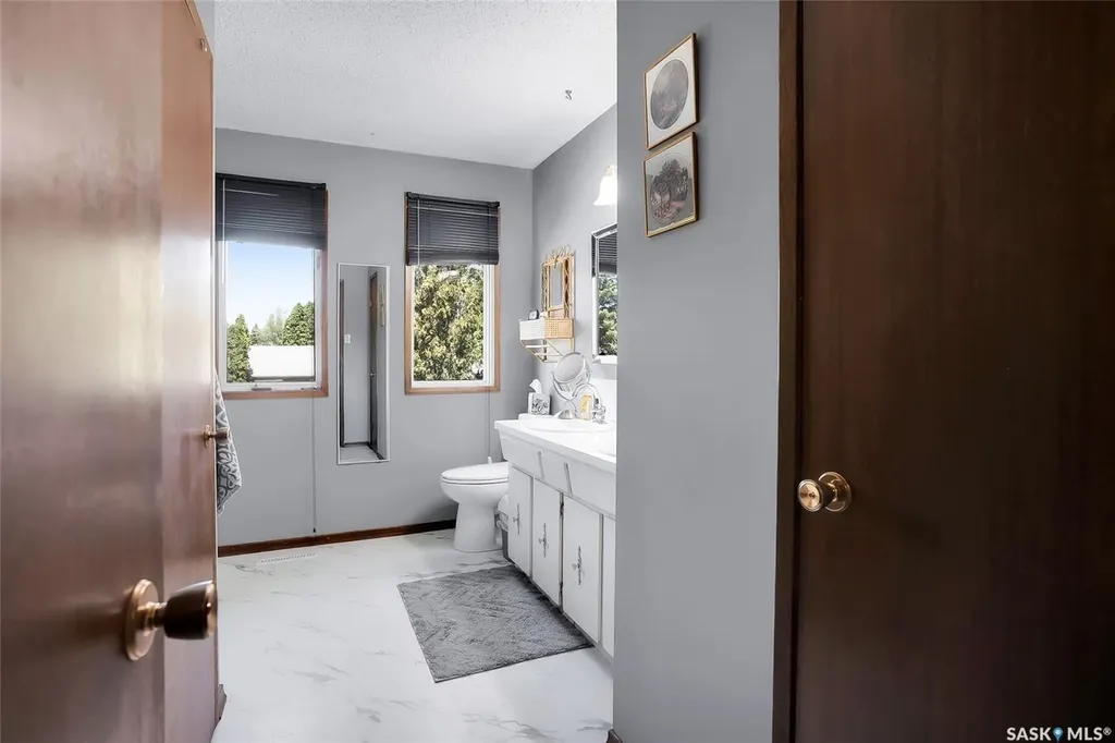2 Cambridge Crescent Saskatoon SK S7H 3P8