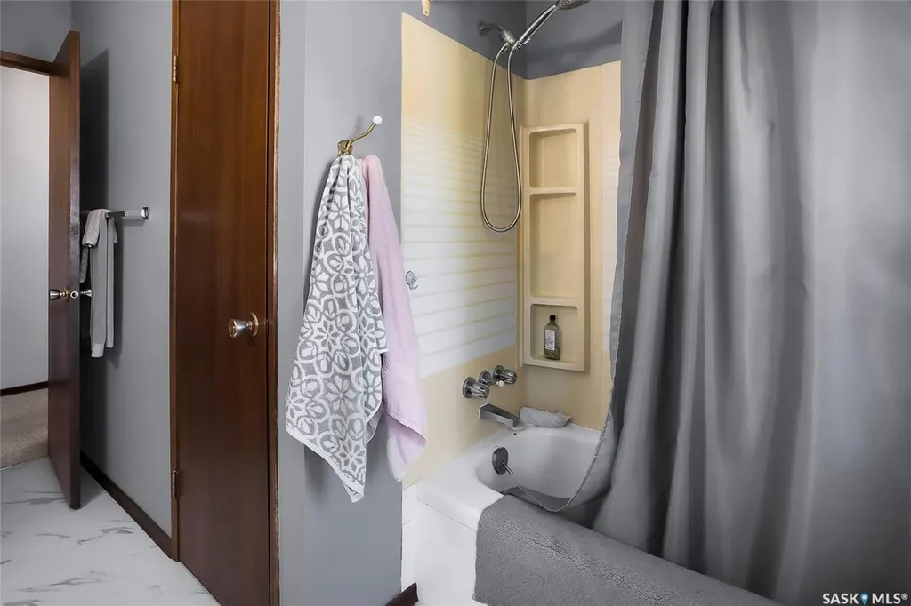 2 Cambridge Crescent Saskatoon SK S7H 3P8