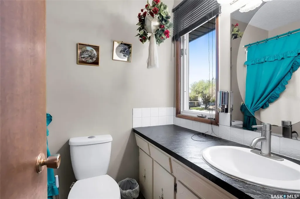 2 Cambridge Crescent Saskatoon SK S7H 3P8