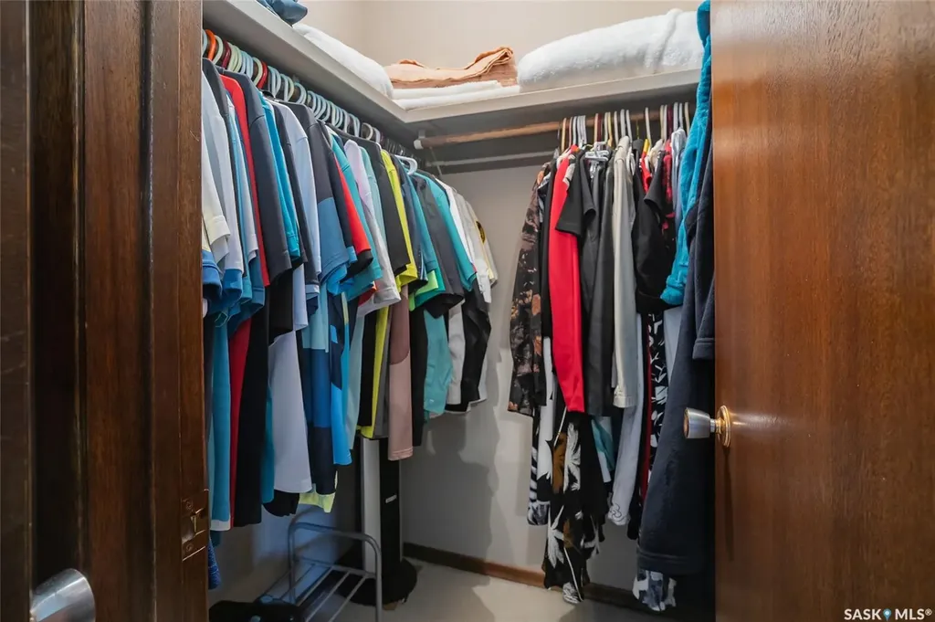 2 Cambridge Crescent Saskatoon SK S7H 3P8