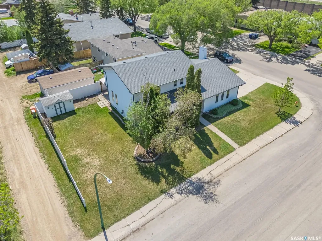 2 Cambridge Crescent Saskatoon SK S7H 3P8