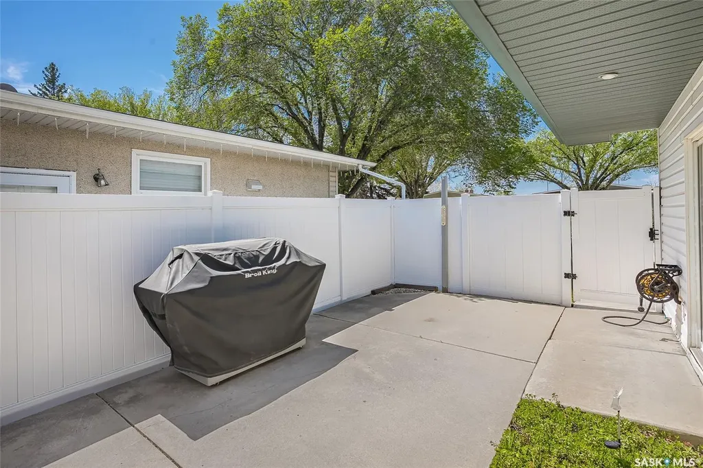 2 Cambridge Crescent Saskatoon SK S7H 3P8