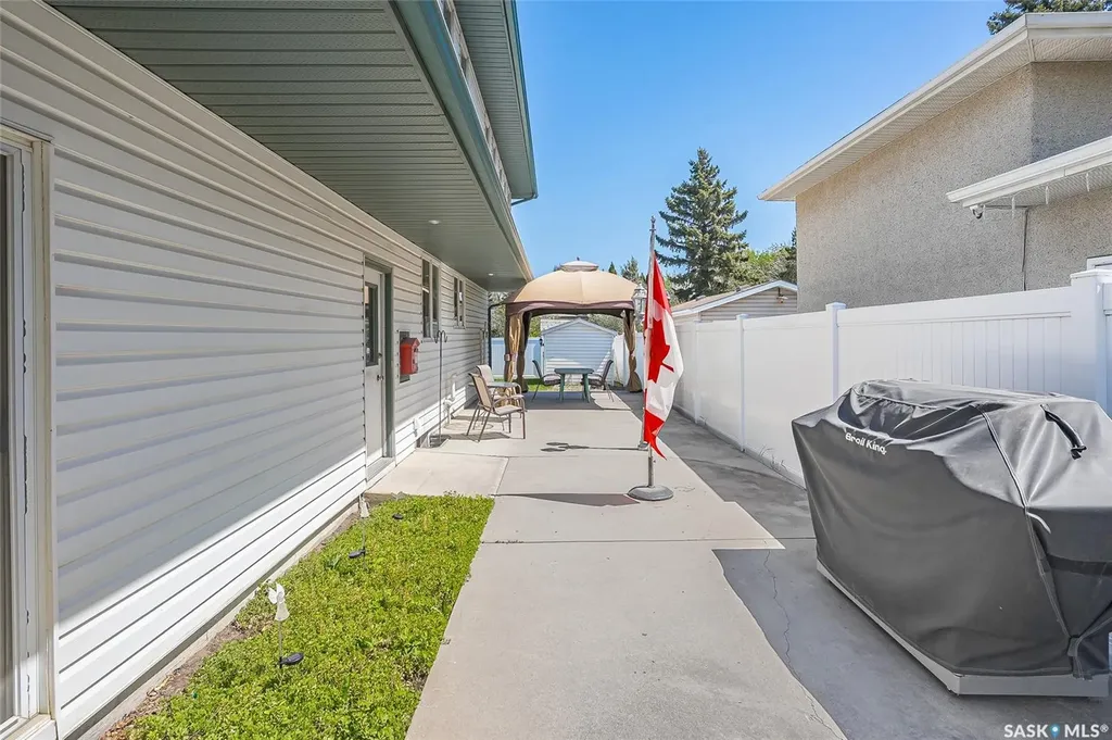 2 Cambridge Crescent Saskatoon SK S7H 3P8