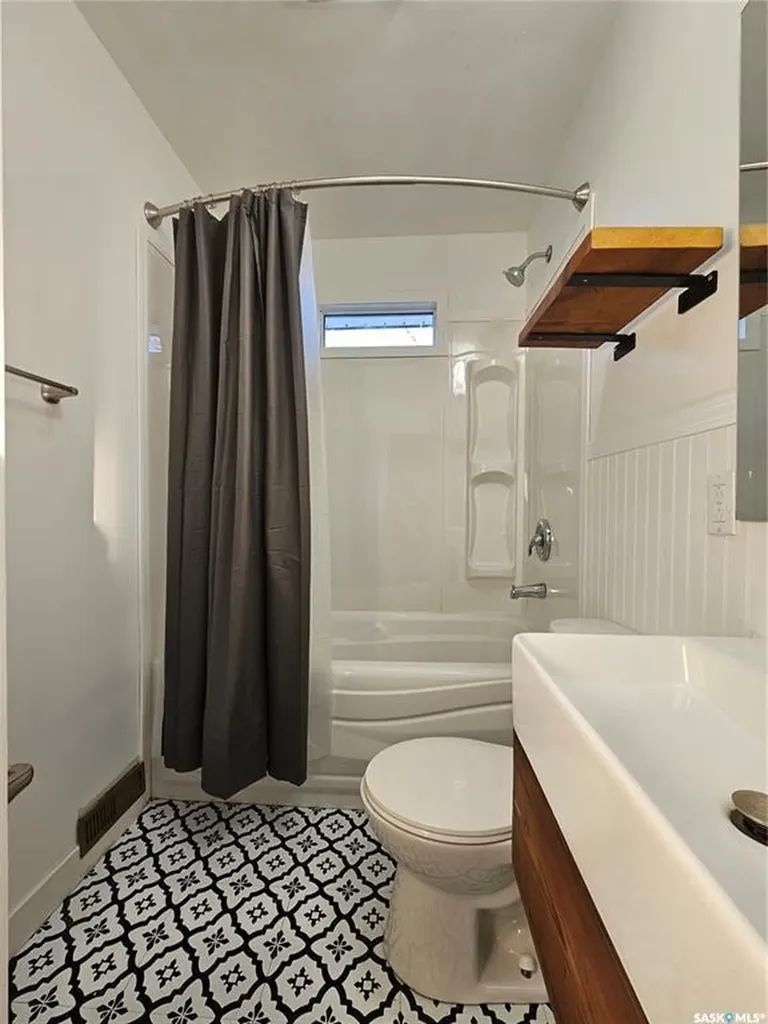 399 9th Avenue NW Swift Current SK S9H 1A8