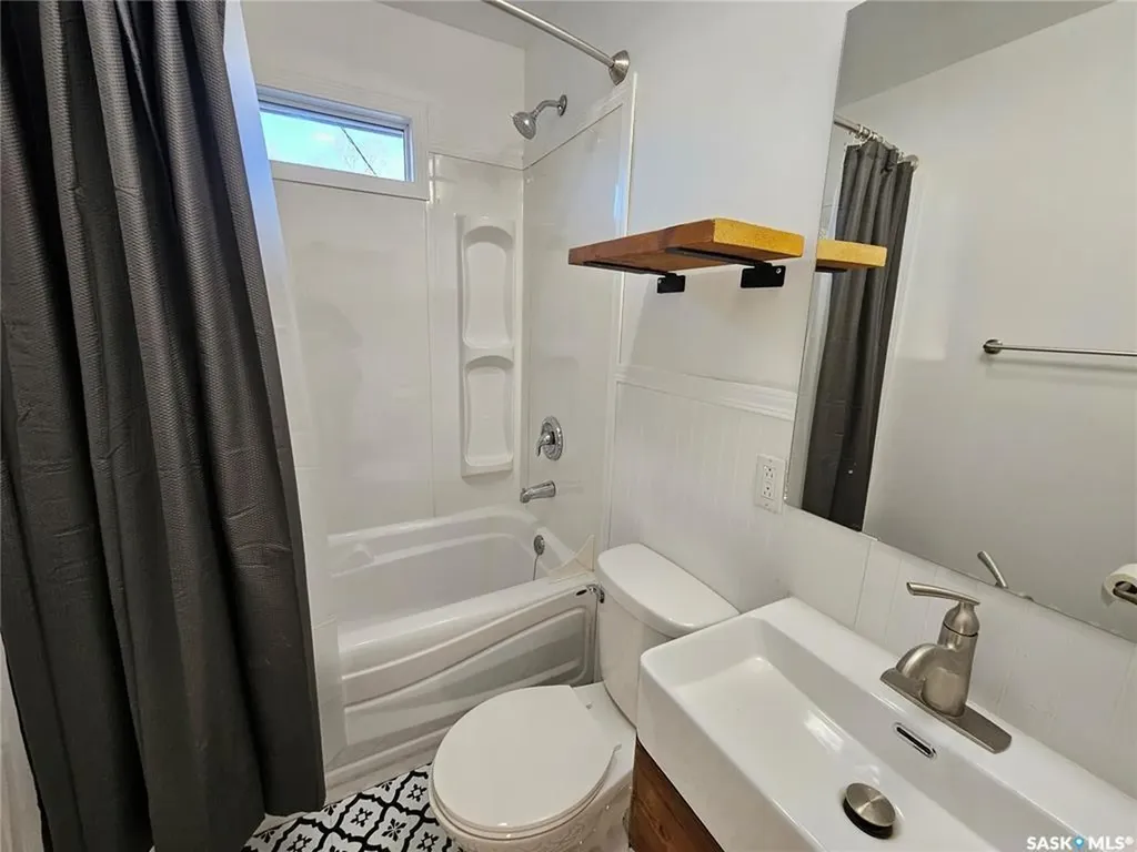 399 9th Avenue NW Swift Current SK S9H 1A8