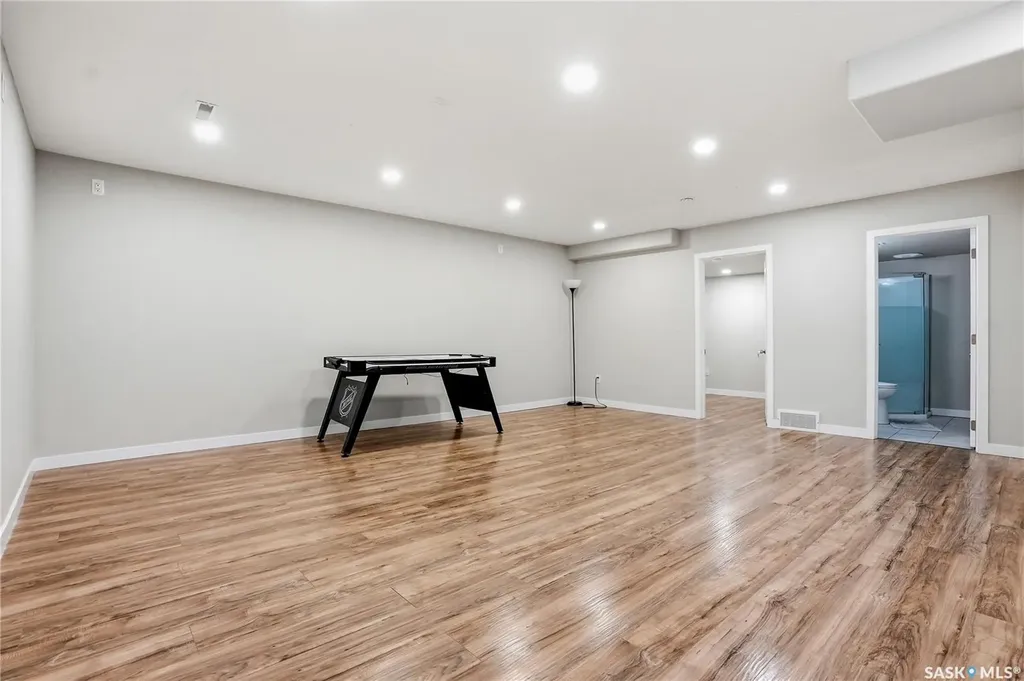 315 Dickson Crescent Saskatoon SK S7T 0Z1