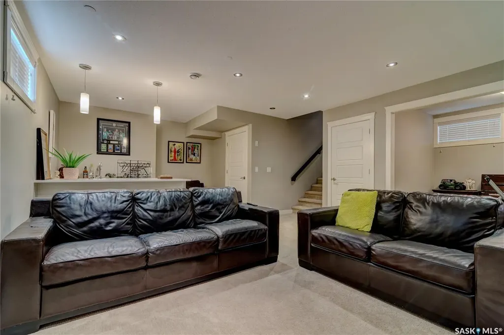 4606 Curtiss Avenue Regina SK S4W 0A2