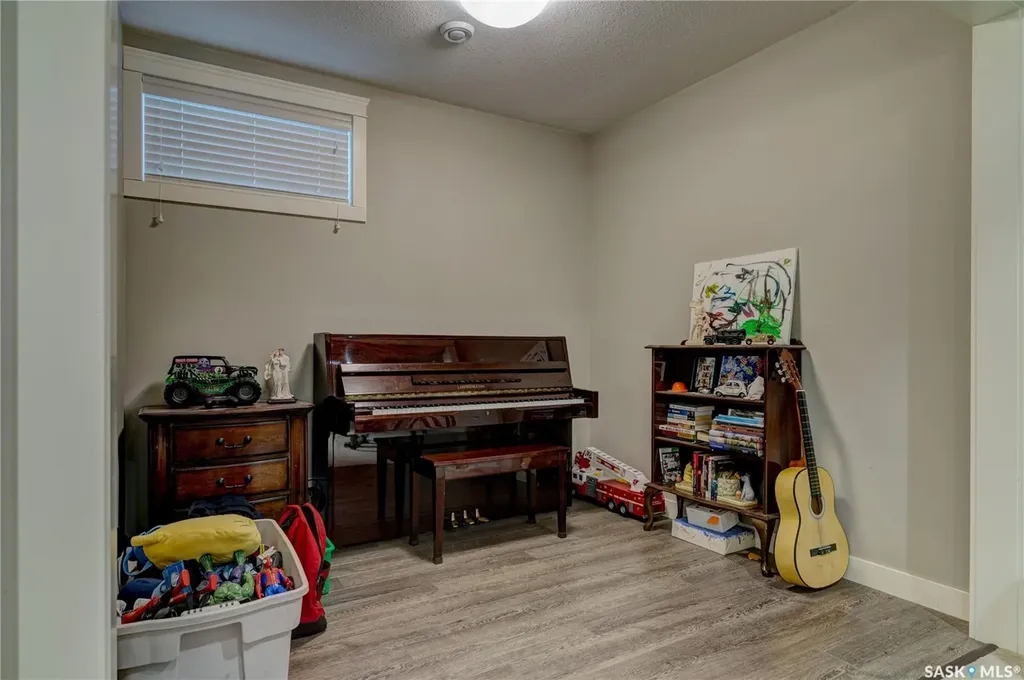4606 Curtiss Avenue Regina SK S4W 0A2