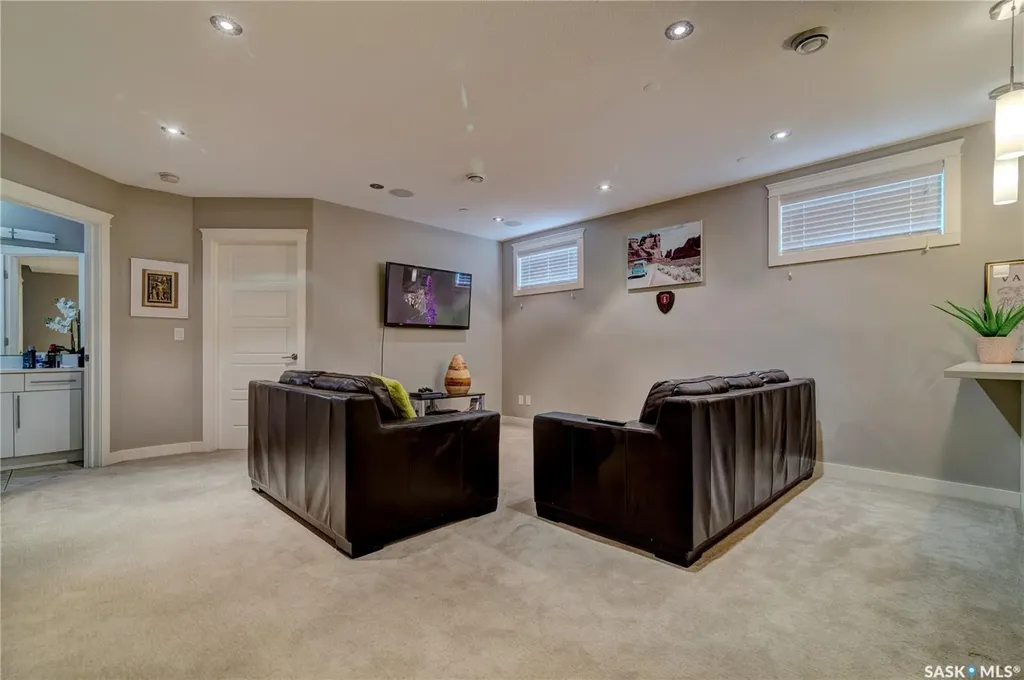 4606 Curtiss Avenue Regina SK S4W 0A2